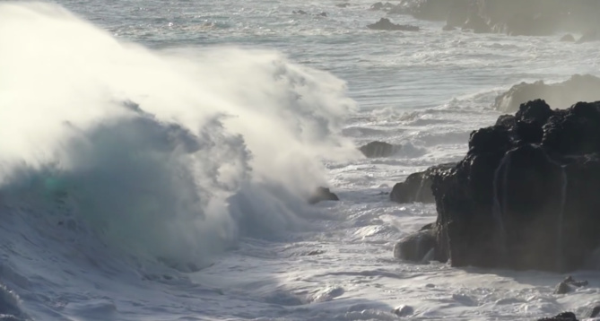 Video - La houle se donne en spectacle sur les côtes réunionnaises Video - La houle se donne en spectacle sur les côtes réunionnaises