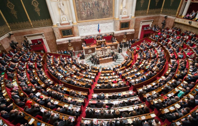 Réforme des retraites : Elisabeth Borne utilise l'article 49.3, les oppositions préparent des motions de censure Réforme des retraites : Elisabeth Borne utilise l'article 49.3, les oppositions préparent des motions de censure