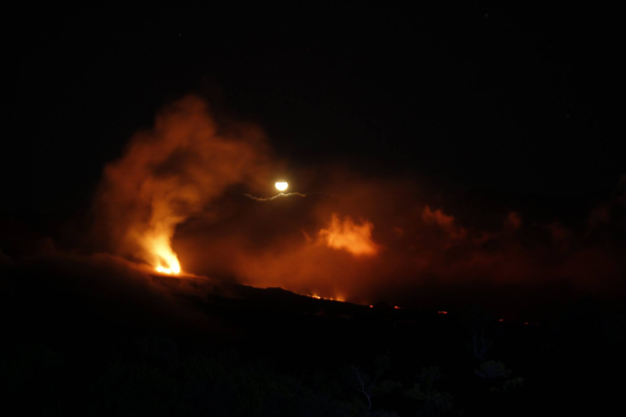 Magnifique lever de lune au Piton de la Fournaise