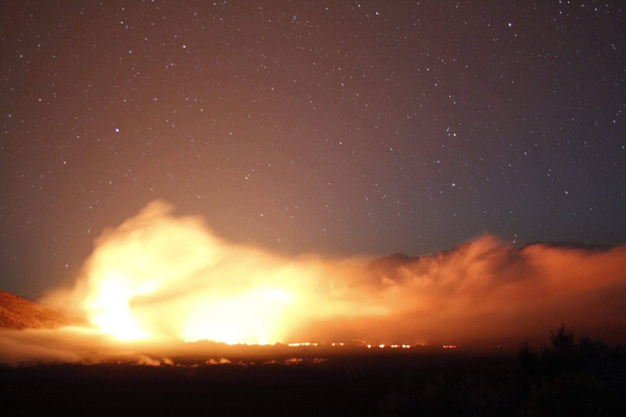 Magnifique lever de lune au Piton de la Fournaise Magnifique lever de lune au Piton de la Fournaise