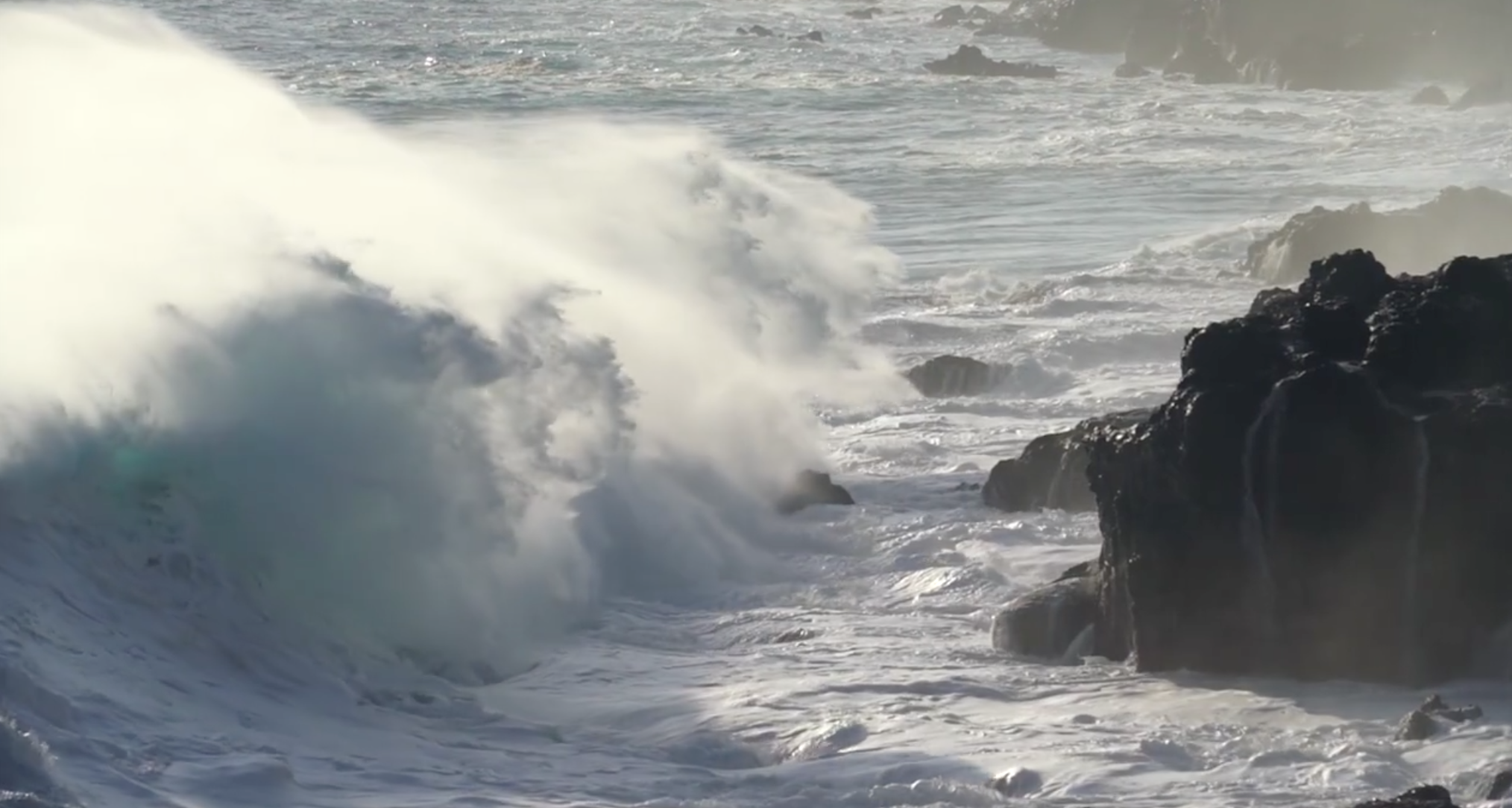 Video - La houle se donne en spectacle sur les côtes réunionnaises Video - La houle se donne en spectacle sur les côtes réunionnaises