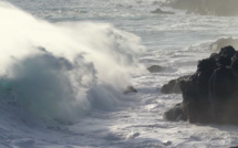 Video - La houle se donne en spectacle sur les côtes réunionnaises Video - La houle se donne en spectacle sur les côtes réunionnaises